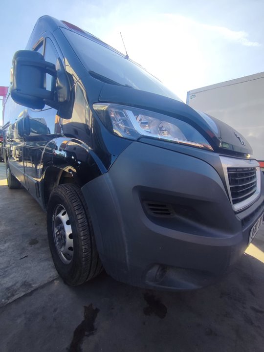 PEUGEOT BOXER CAJA CERRADA 335 L3 BlueHDi 130 Cargo Edition mit Ladebordwand Motor 2,0 Ltr. - 96 kW Blue-HDI FAP CAT
