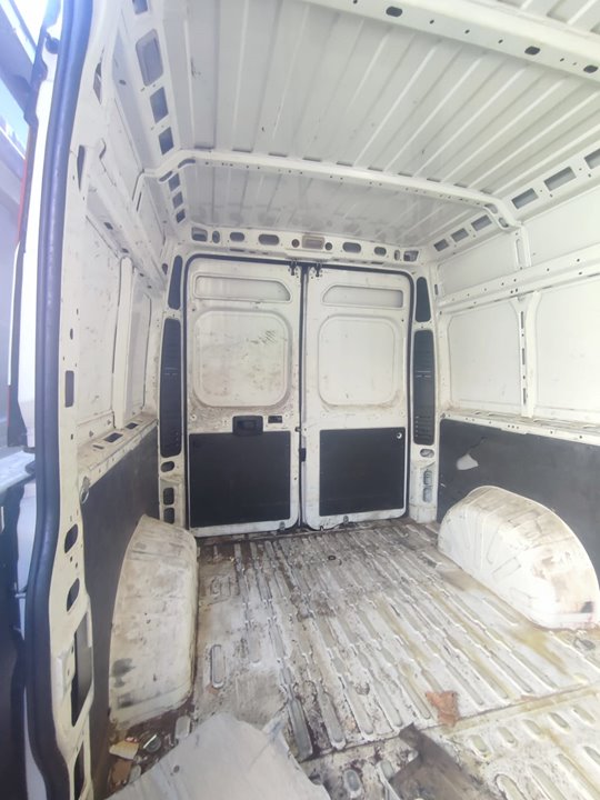 PEUGEOT BOXER CAJA CERRADA 335 L3 BlueHDi 130 Cargo Edition mit Ladebordwand Motor 2,0 Ltr. - 96 kW Blue-HDI FAP CAT