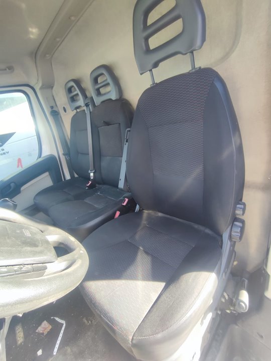PEUGEOT BOXER CAJA CERRADA 335 L3 BlueHDi 130 Cargo Edition mit Ladebordwand Motor 2,0 Ltr. - 96 kW Blue-HDI FAP CAT