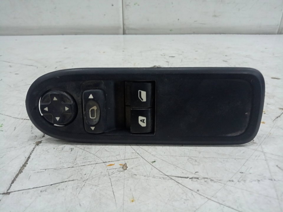 MANDO ELEVALUNAS DELANTERO IZQUIERDO foto 2