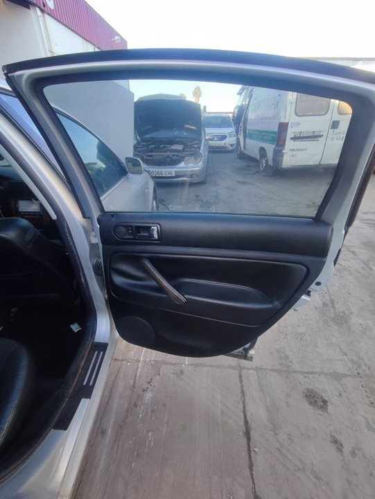 VOLKSWAGEN PASSAT BERLINA (3B3) Highline Motor 2,0 Ltr. - 100 kW TDI DPF