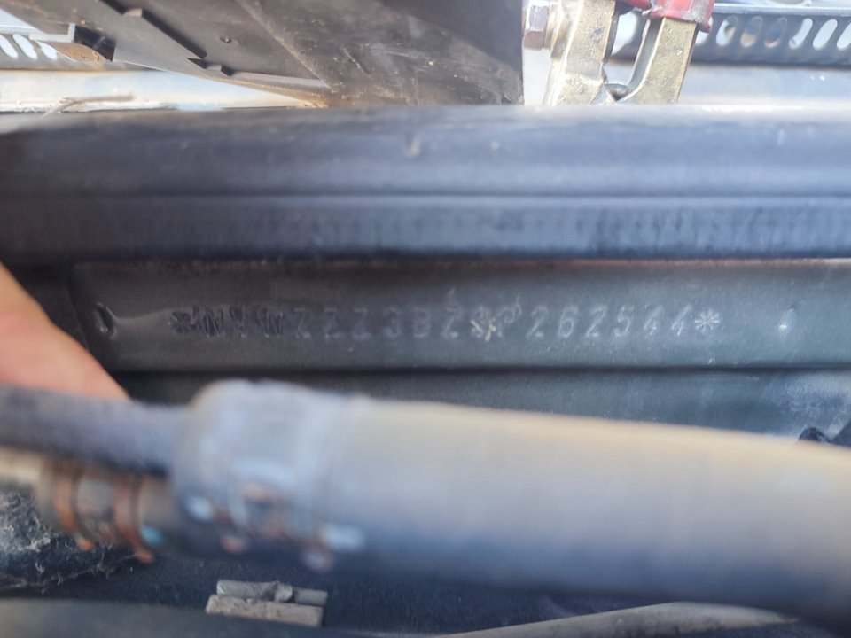 VOLKSWAGEN PASSAT BERLINA (3B3) Highline Motor 2,0 Ltr. - 100 kW TDI DPF