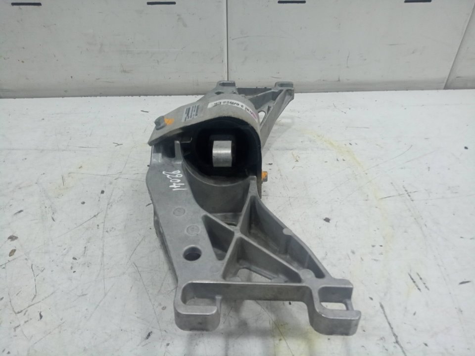 SOPORTE CENTRAL CAJA CAMBIOS JAGUAR XF Portfolio   |   04.15 - 12.20