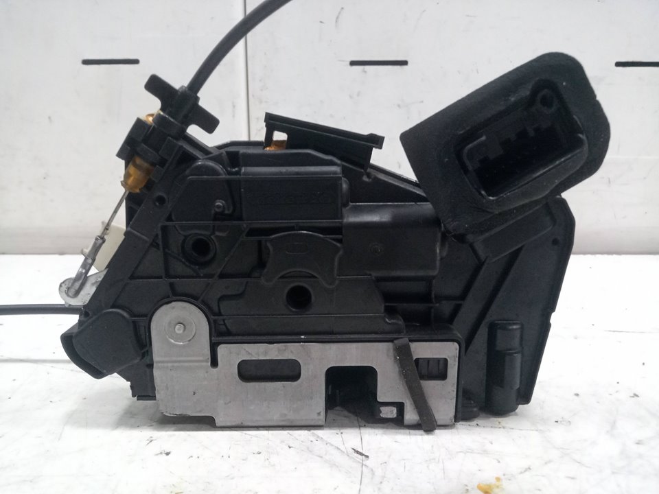 CERRADURA PUERTA DELANTERA DERECHA SEAT LEON (5F1) Reference