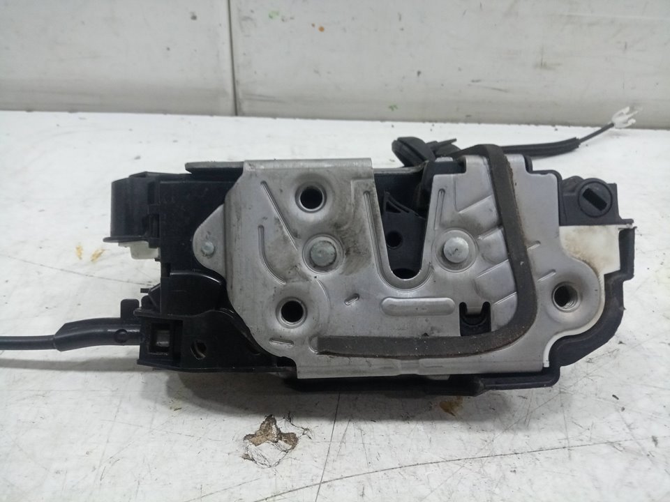 CERRADURA PUERTA DELANTERA DERECHA SEAT LEON (5F1) Reference