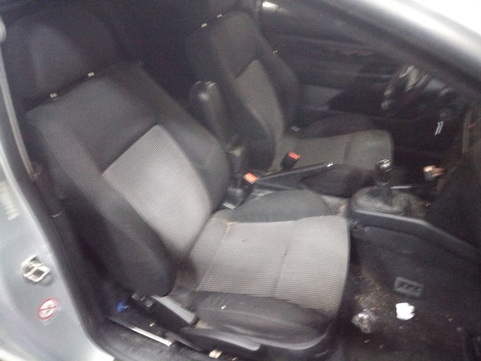 VOLKSWAGEN GOLF IV BERLINA (1J1) Básico Motor 1,6 Ltr. - 74 kW