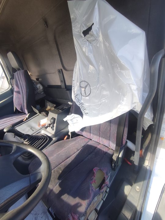 CABINA MERCEDES-BENZ ATEGO 3-EJES 26 T /BM 950/2/4 2528  (6X2)       OM 906 LA L (Largo)