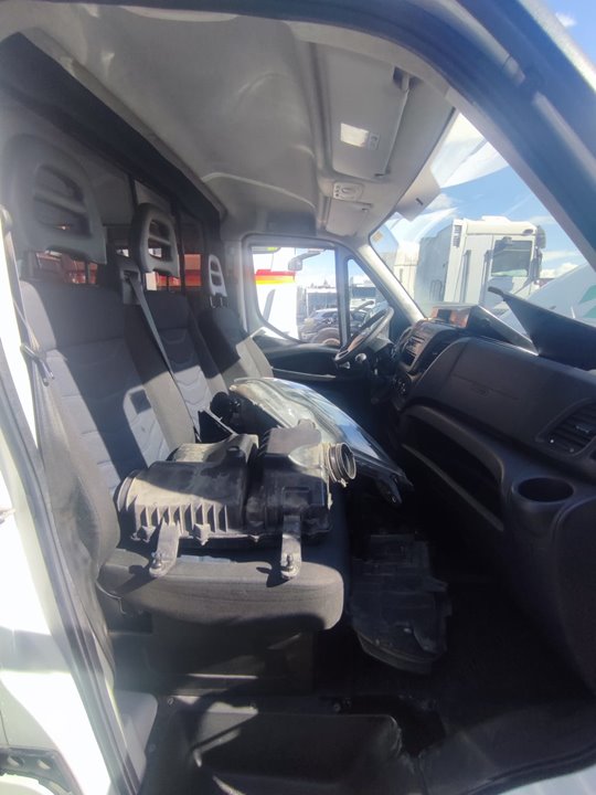 IVECO DAILY CONF. PAQUETERÍA (SOMMER) Cabina simple 35 S... batalla 3750 Motor 2,3 Ltr. - 78 kW Diesel CAT