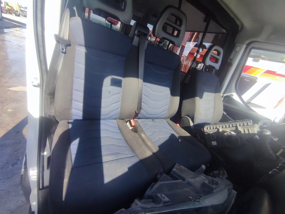 IVECO DAILY CONF. PAQUETERÍA (SOMMER) Cabina simple 35 S... batalla 3750 Motor 2,3 Ltr. - 78 kW Diesel CAT
