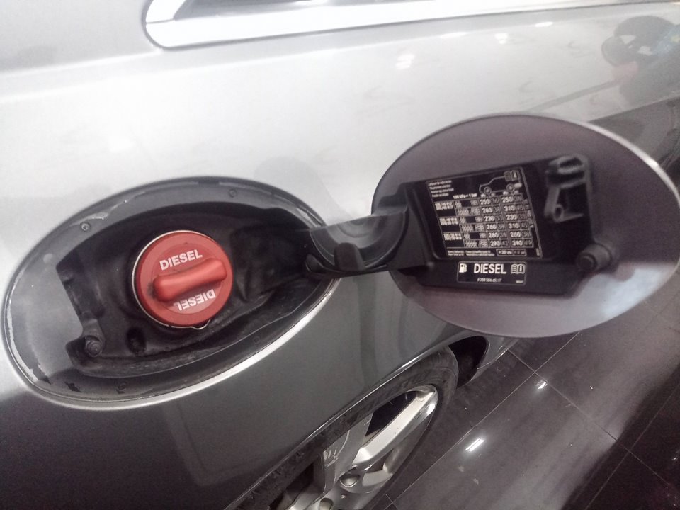 MERCEDES-BENZ CLASE CLK (W207) COUPE E 350 CDI BlueEfficiency (207.323) Motor 3,0 Ltr. - 195 kW CDI CAT