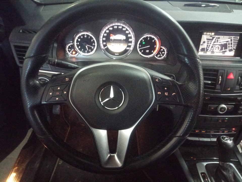 MERCEDES-BENZ CLASE CLK (W207) COUPE E 350 CDI BlueEfficiency (207.323) Motor 3,0 Ltr. - 195 kW CDI CAT