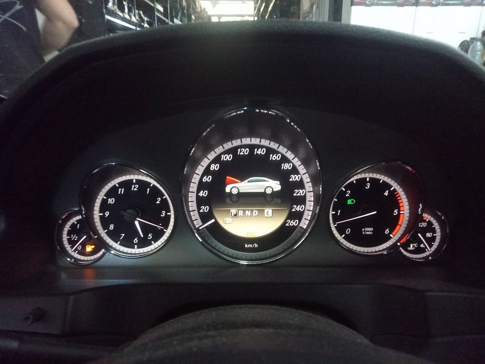 MERCEDES-BENZ CLASE CLK (W207) COUPE E 350 CDI BlueEfficiency (207.323) Motor 3,0 Ltr. - 195 kW CDI CAT