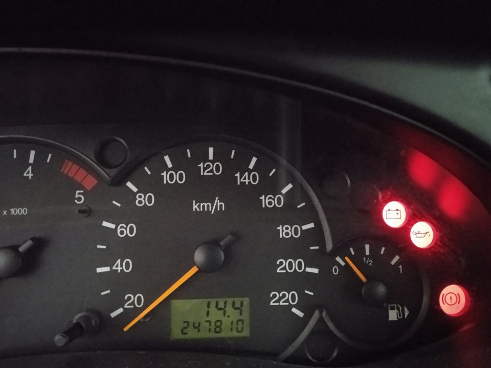 FORD FOCUS BERLINA (CAK) Ghia Motor 1,8 Ltr. - 66 kW TDDI Turbodiesel CAT