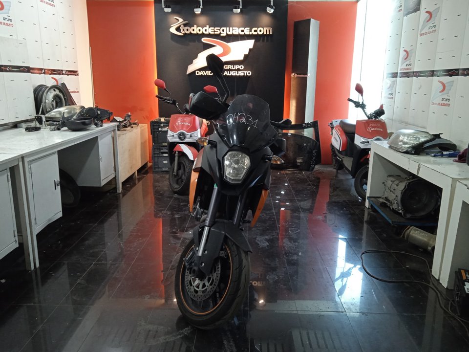 KTM 990 SUPERMOTO 990 Supermoto T Motor 999 cm3 - 85 kW