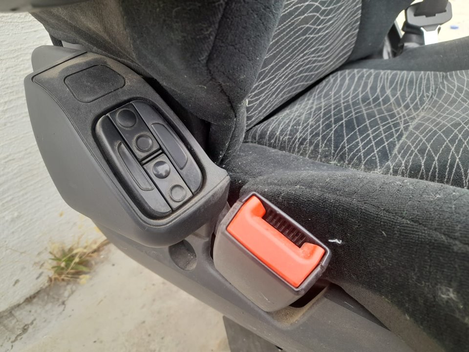 ASIENTO DELANTERO IZQUIERDO MERCEDES-BENZ ACTROS BM 963.XXX 2-ACHSER 18XX 4x2 SZM L BigSpace