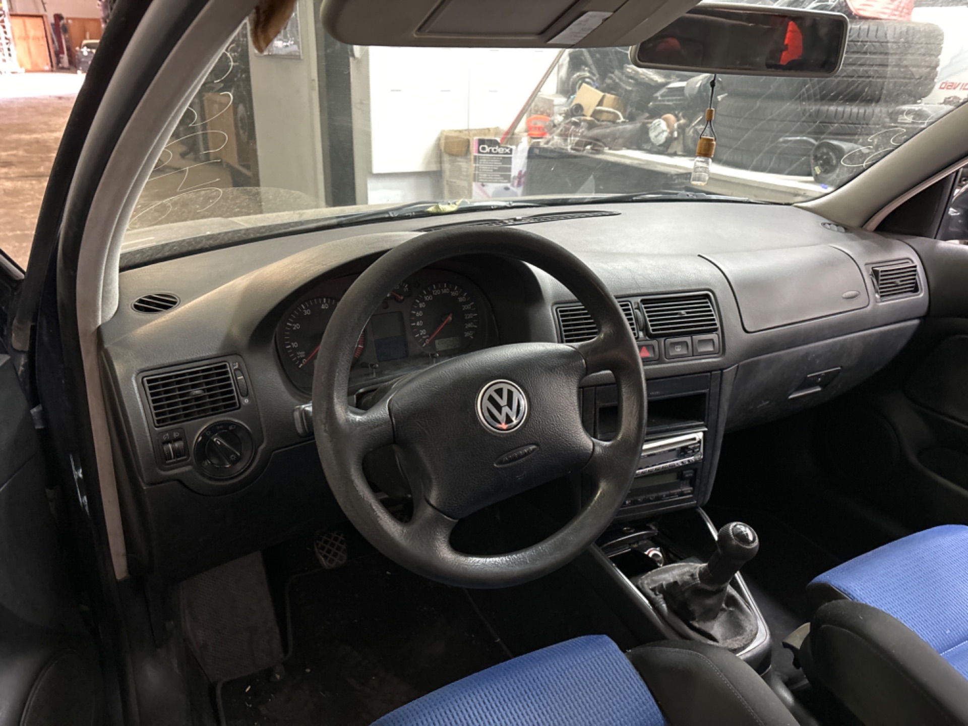 VOLKSWAGEN GOLF IV BERLINA (1J1) Conceptline Motor 1,6 Ltr. - 77 kW 16V