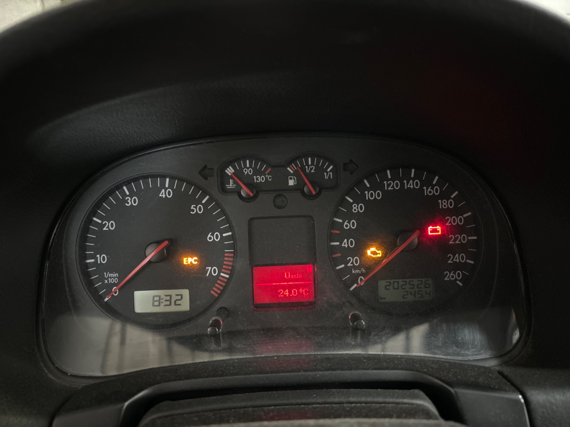 VOLKSWAGEN GOLF IV BERLINA (1J1) Conceptline Motor 1,6 Ltr. - 77 kW 16V