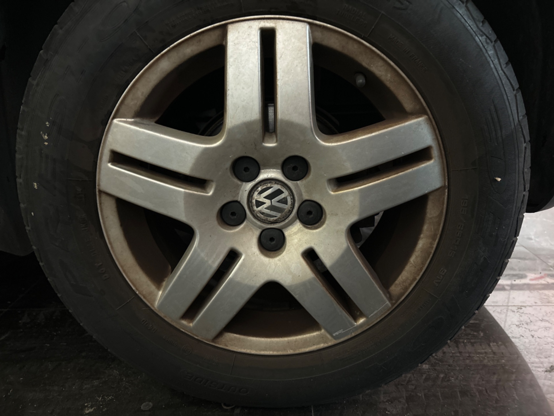 VOLKSWAGEN GOLF IV BERLINA (1J1) Conceptline Motor 1,6 Ltr. - 77 kW 16V