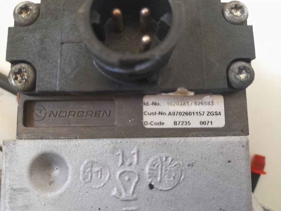 SELECTOR DE CAMBIO AUTOMÁTICO MERCEDES-BENZ ATEGO 3-EJES 26 T /BM 950/2/4 2528  (6X2)       OM 906 LA L (Largo)
