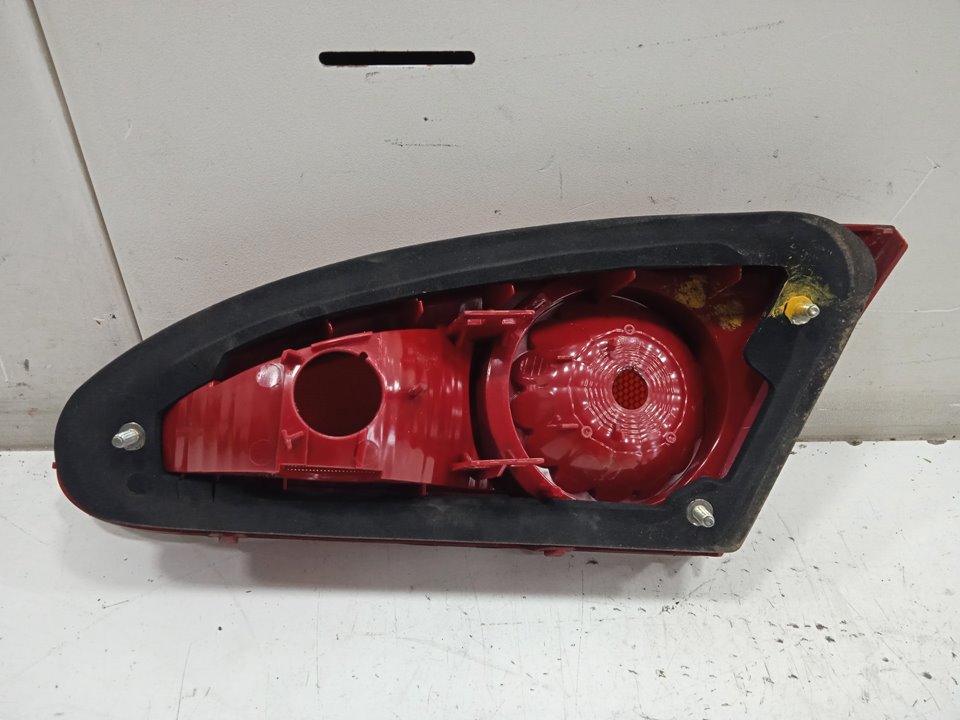 PILOTO INTERIOR TRASERO DERECHO SEAT LEON (1P1) Comfort Limited