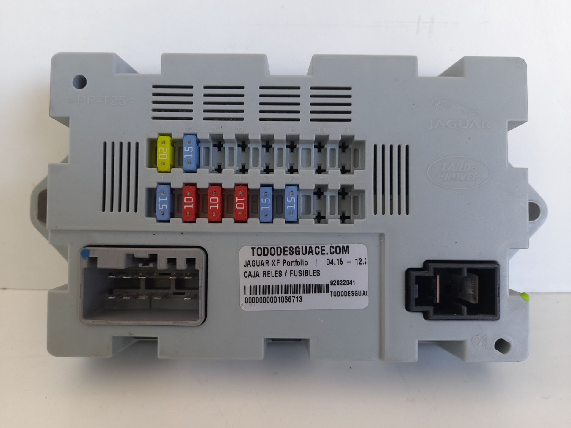 CAJA RELES / FUSIBLES