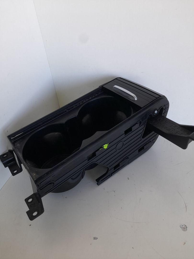 POSAVASOS JAGUAR XF Portfolio   |   04.15 - 12.20