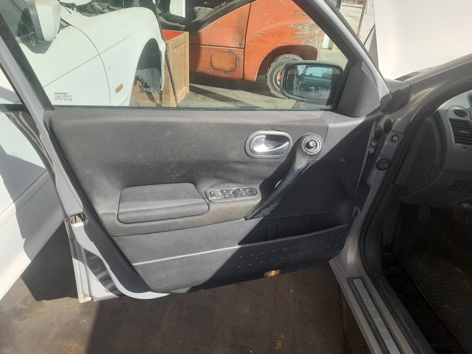 RENAULT MEGANE II BERLINA 5P * F9Q 800 foto 10