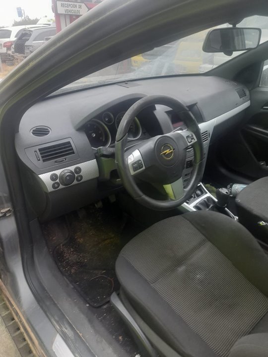OPEL ASTRA GTC Cosmo Motor 1,7 Ltr. - 74 kW 16V CDTI