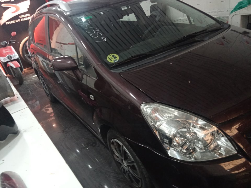TOYOTA COROLLA VERSO (R1) 2.2 D-4D Luna Motor 2,2 Ltr. - 100 kW Turbodiesel CAT