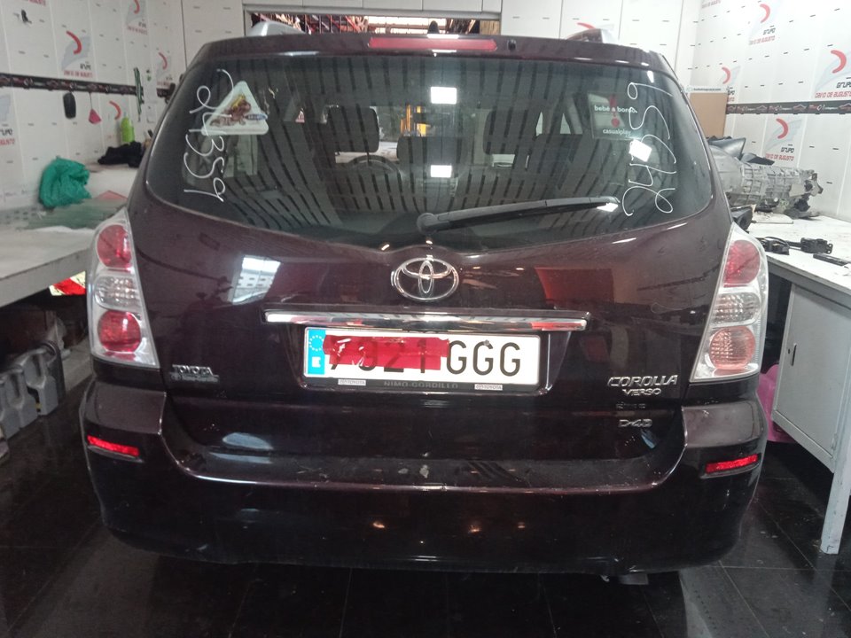 TOYOTA COROLLA VERSO (R1) 2.2 D-4D Luna Motor 2,2 Ltr. - 100 kW Turbodiesel CAT