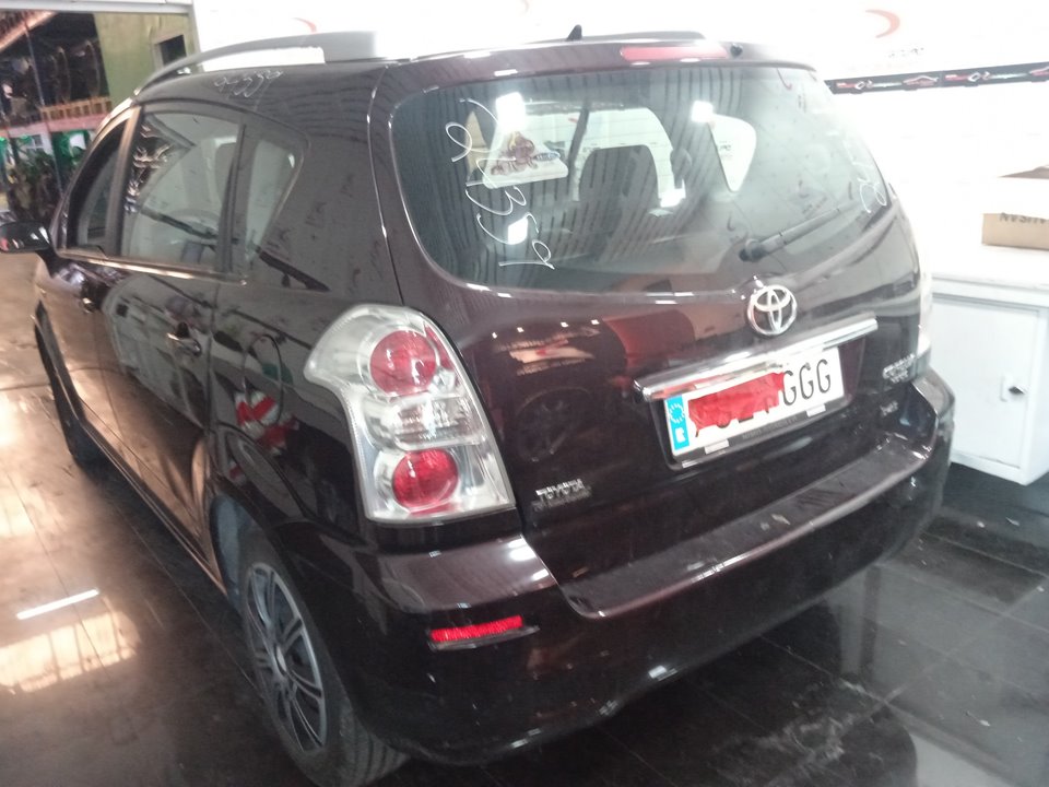 TOYOTA COROLLA VERSO (R1) 2.2 D-4D Luna Motor 2,2 Ltr. - 100 kW Turbodiesel CAT