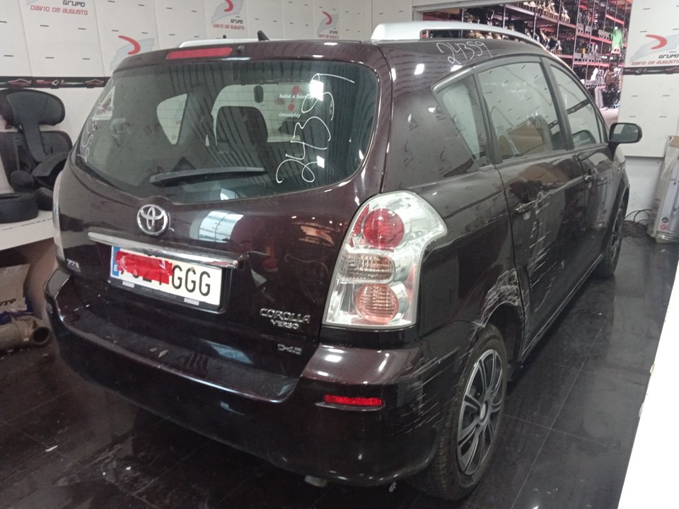 TOYOTA COROLLA VERSO (R1) 2.2 D-4D Luna Motor 2,2 Ltr. - 100 kW Turbodiesel CAT