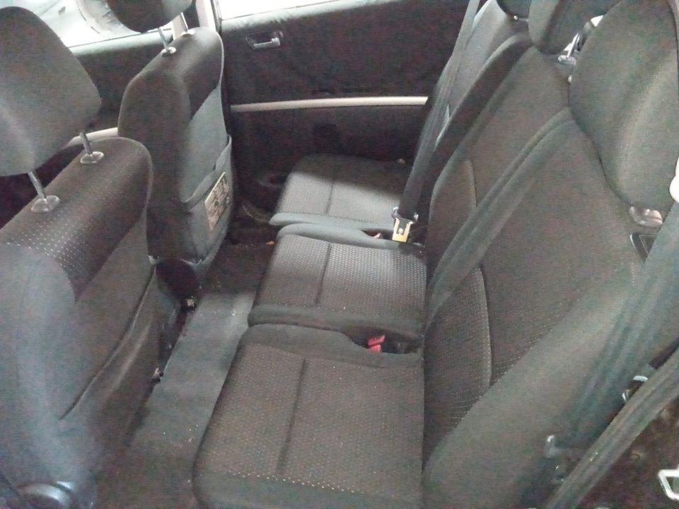 TOYOTA COROLLA VERSO (R1) 2.2 D-4D Luna Motor 2,2 Ltr. - 100 kW Turbodiesel CAT