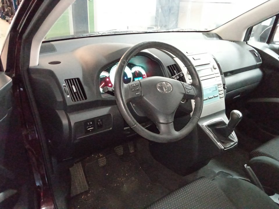 TOYOTA COROLLA VERSO (R1) 2.2 D-4D Luna Motor 2,2 Ltr. - 100 kW Turbodiesel CAT