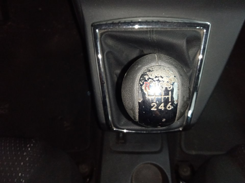TOYOTA COROLLA VERSO (R1) 2.2 D-4D Luna Motor 2,2 Ltr. - 100 kW Turbodiesel CAT
