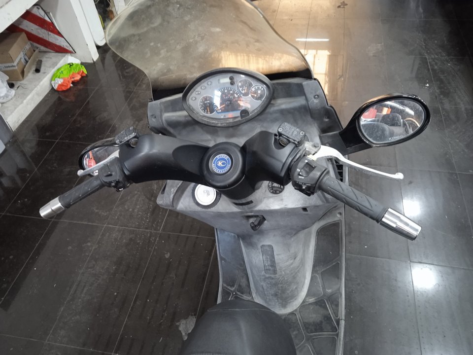 KYMCO G-DINK 125 Grand Dink 125i Motor 125 cm3 - 8,7 kW