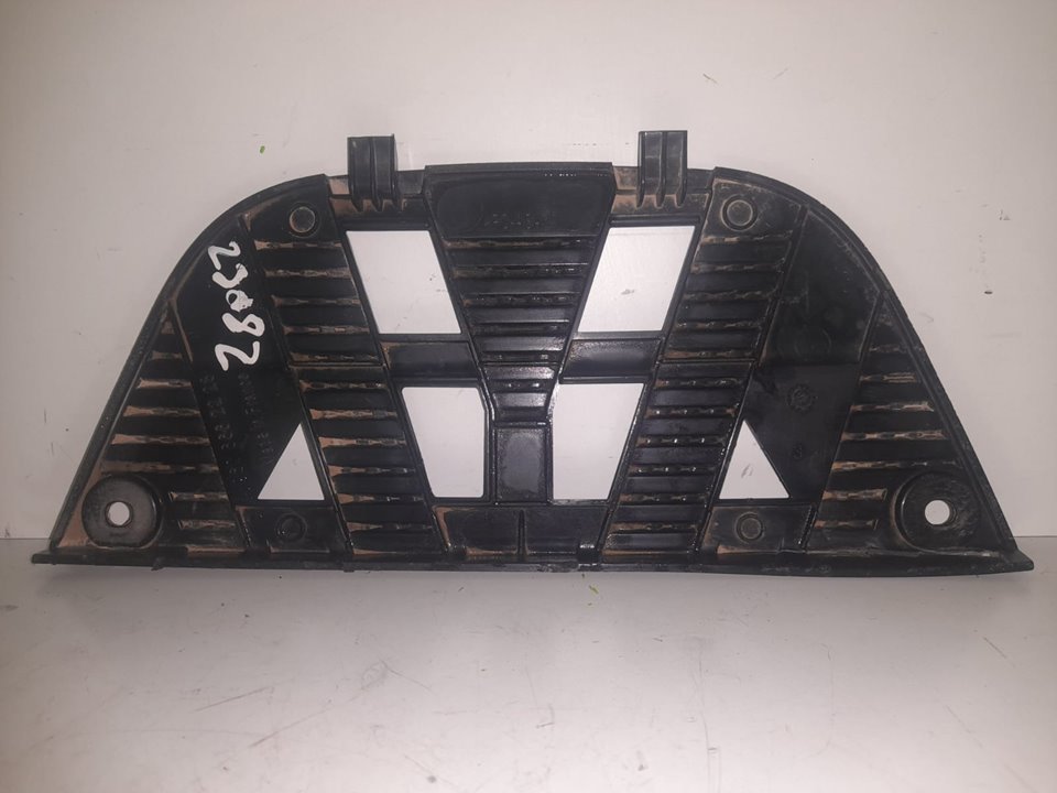 ESTRIBO IZQUIERDO MERCEDES ACTROS BM 963.XXX 3-ACHSER 25XX 6x2 SZM L BigSpace   |   06.12 - 12.19
