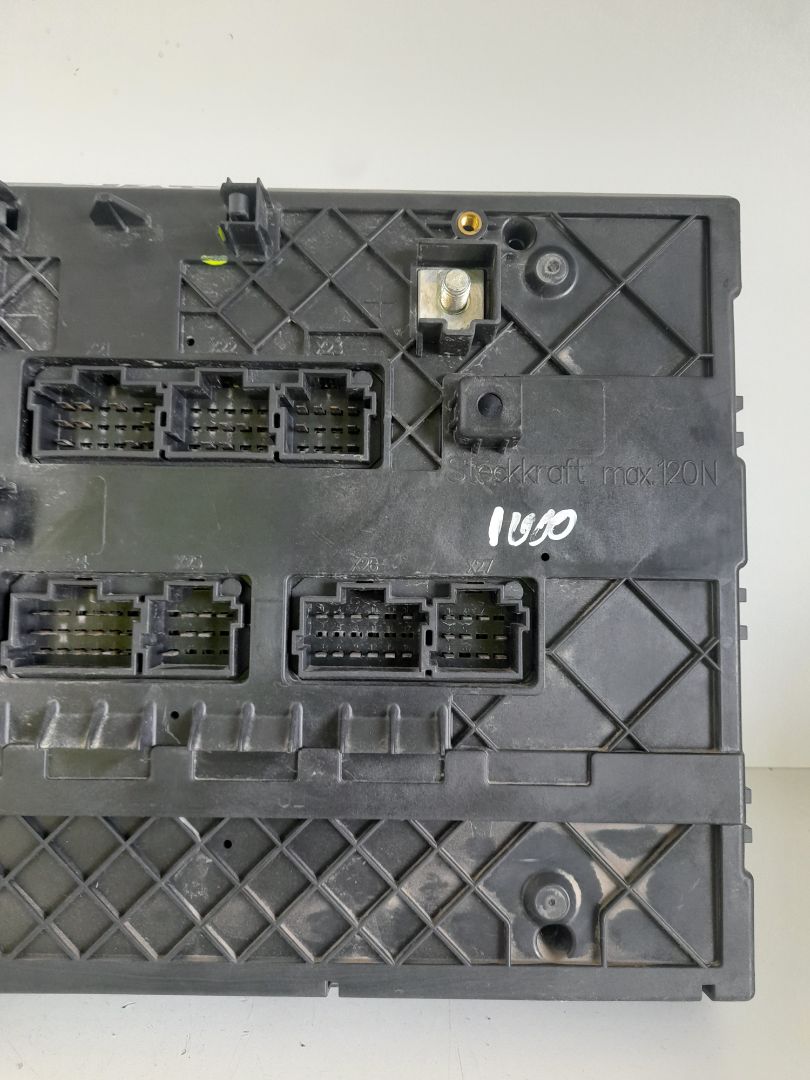 CAJA FUSIBLE SAM MERCEDES-BENZ ACTROS BM 963.XXX 2-ACHSER 18XX 4x2 Fahrgestell L ClassicSpace