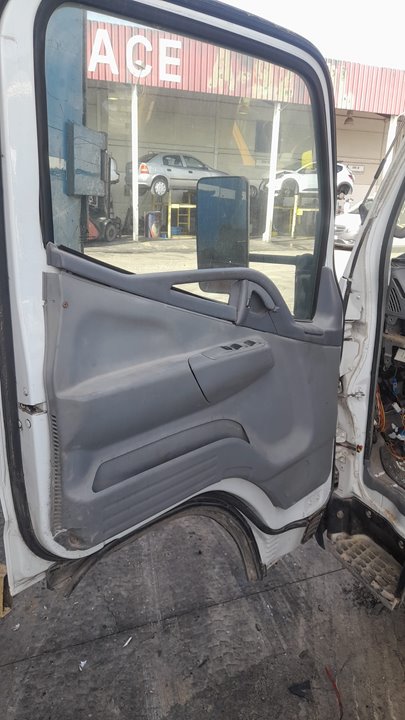 MITSUBISHI CANTER 4.05 -> Plataforma 35 Cabina doble (Comfort) Motor 3,0 Ltr. - 92 kW Diesel