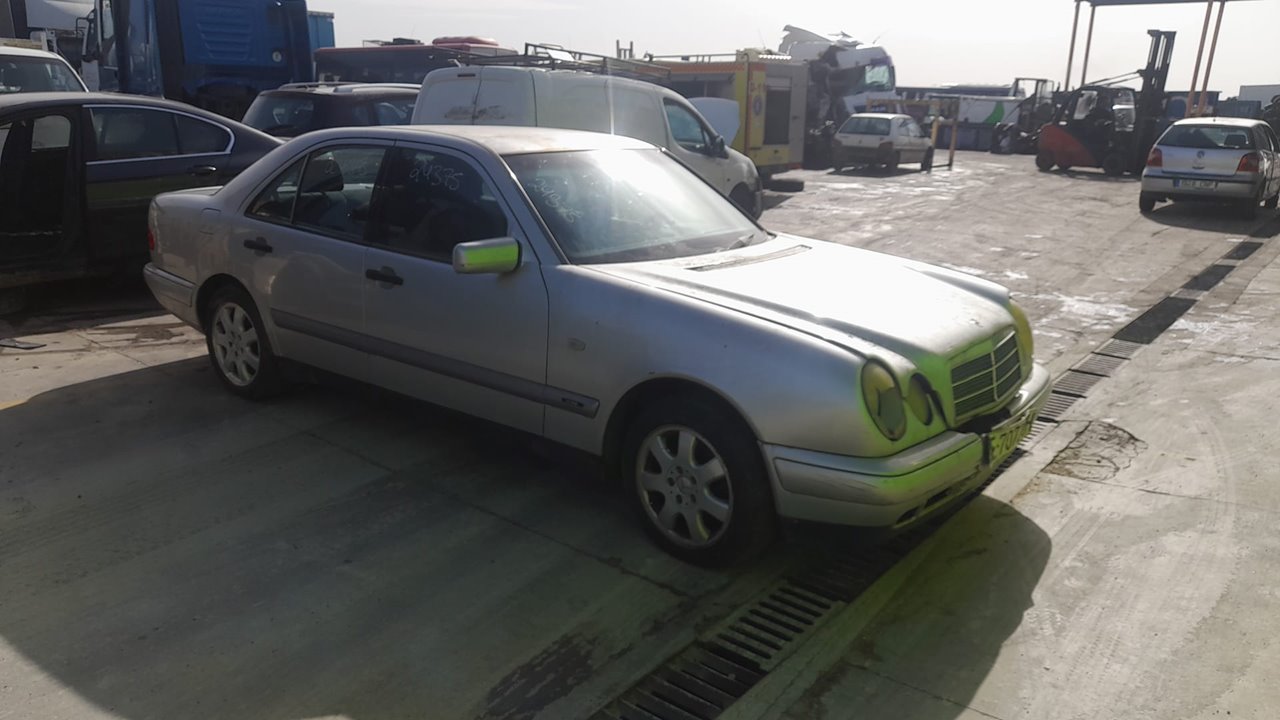 MERCEDES-BENZ CLASE E (W210) BERLINA *
