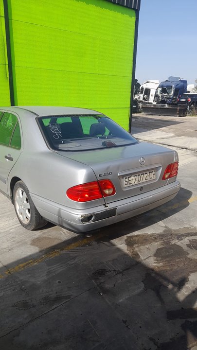 MERCEDES-BENZ CLASE E (W210) BERLINA *