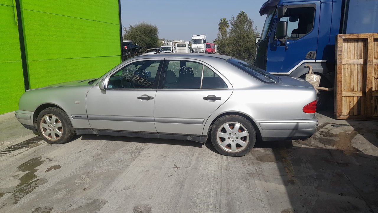 MERCEDES-BENZ CLASE E (W210) BERLINA *