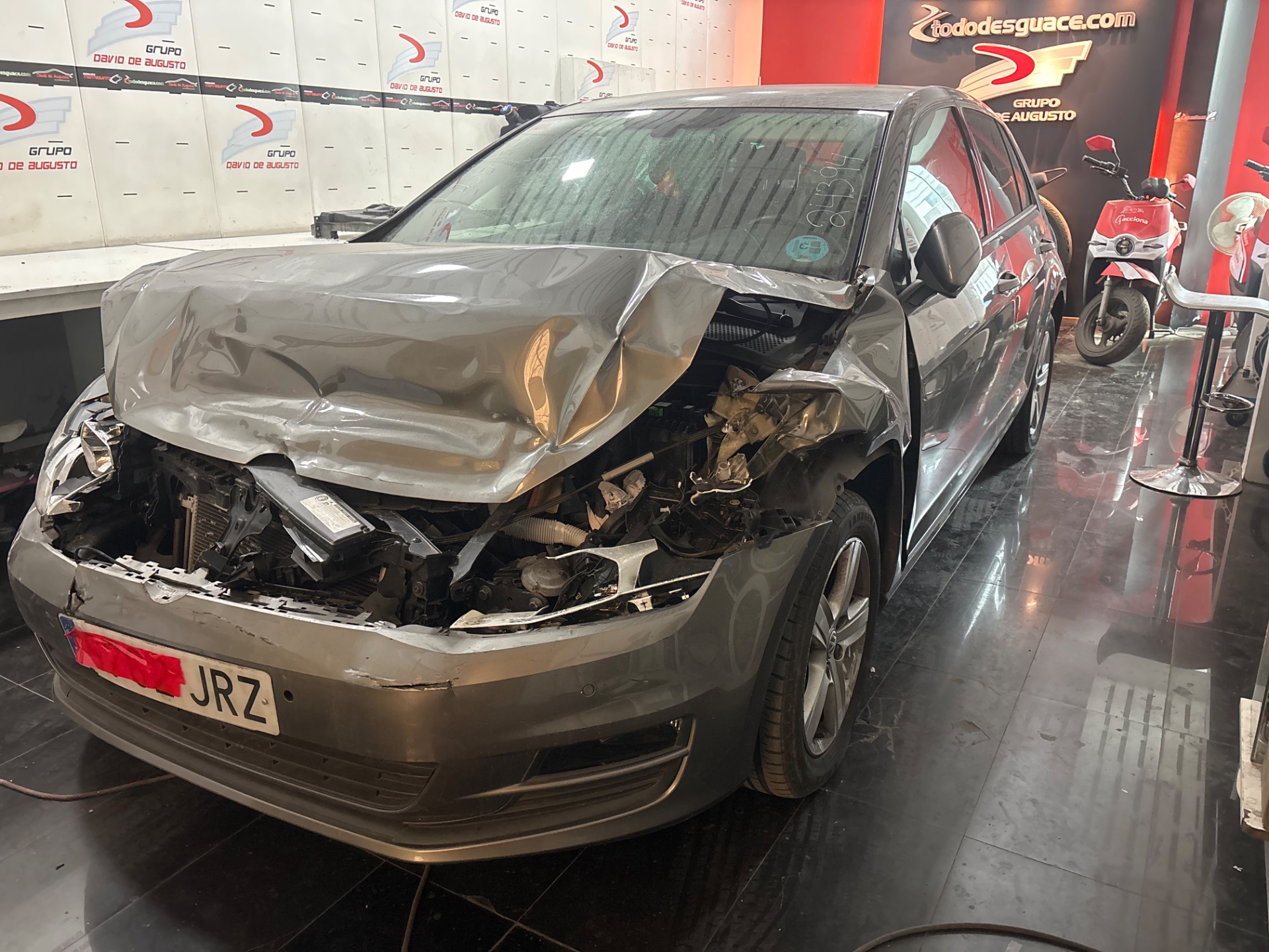 VOLKSWAGEN GOLF VII LIM. BlueMotion Motor 1,6 Ltr. - 81 kW 16V TDI DPF