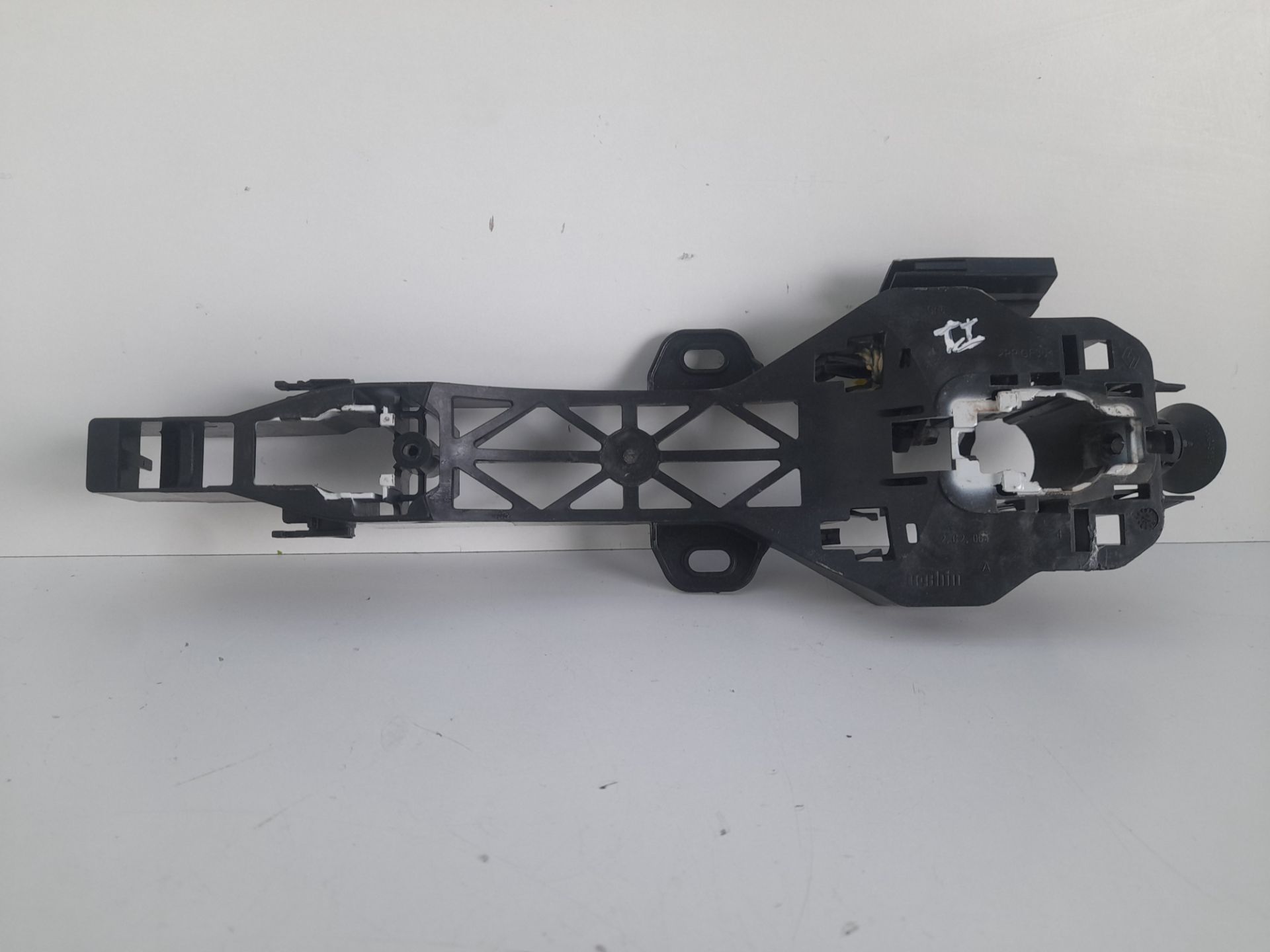 SOPORTE MANETA EXTERIOR TRASERA IZQUIERDA