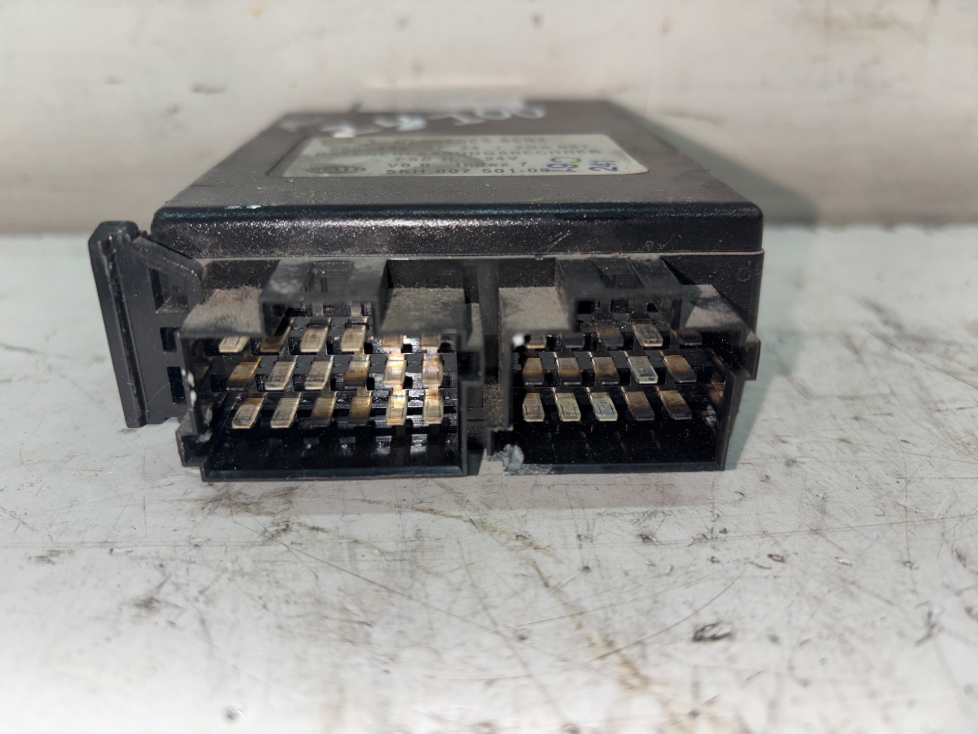 UNIDAD DE CONTROL MERCEDES-BENZ ATEGO 3-EJES 26 T /BM 950/2/4 2528  (6X2)       OM 906 LA L (Largo)