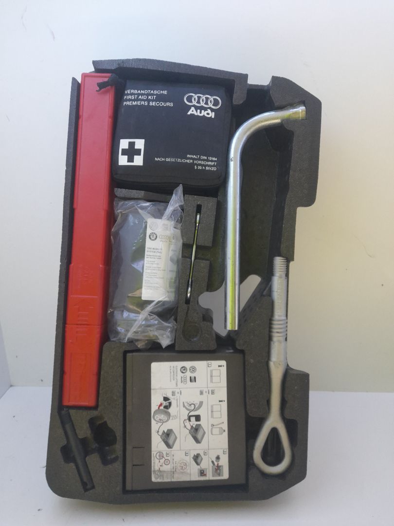 KIT HERRAMIENTAS AUDI R8 (423) *