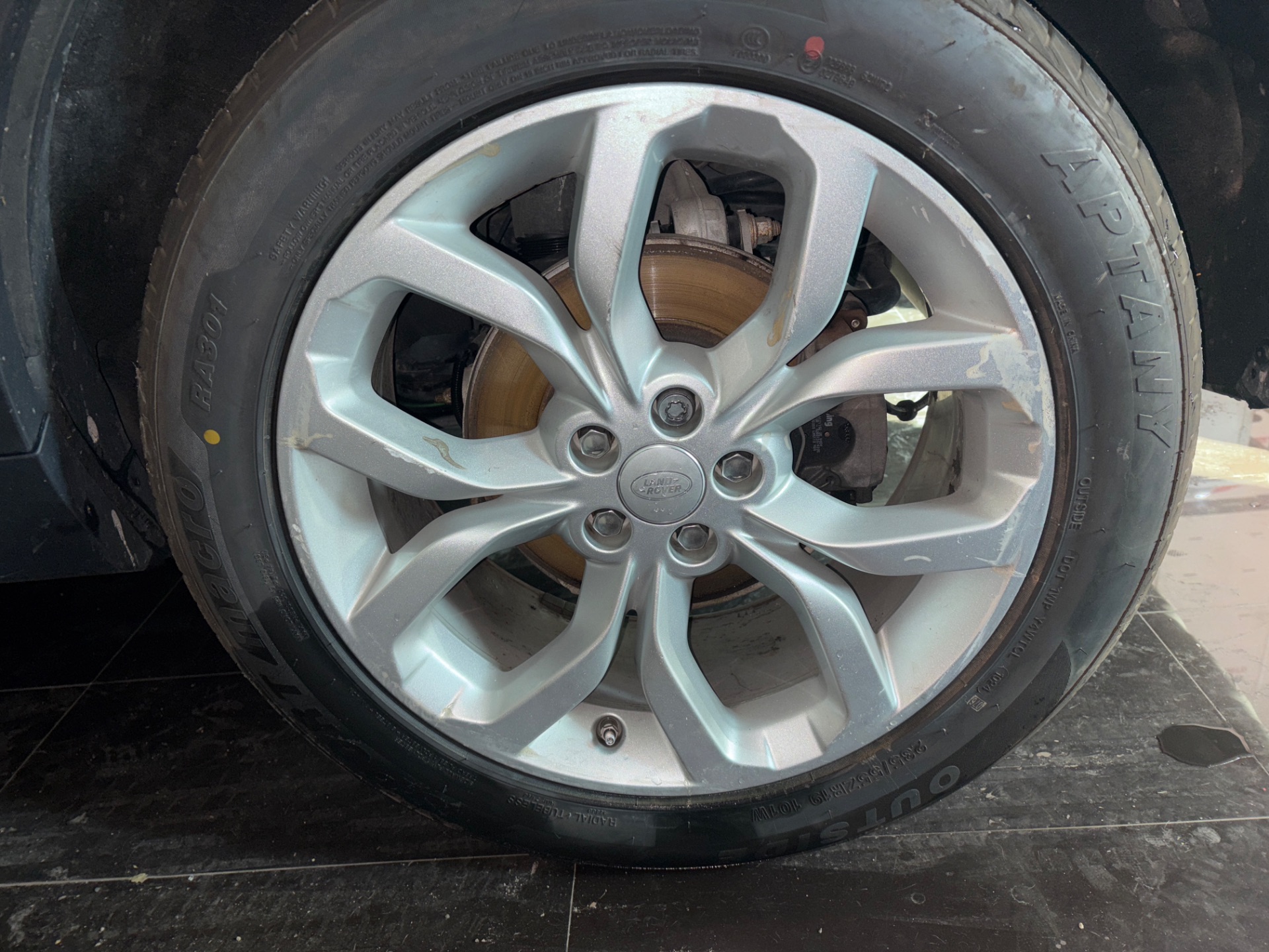 LAND ROVER DISCOVERY SPORT SE Motor 2,0 Ltr. - 132 kW Td4 CAT