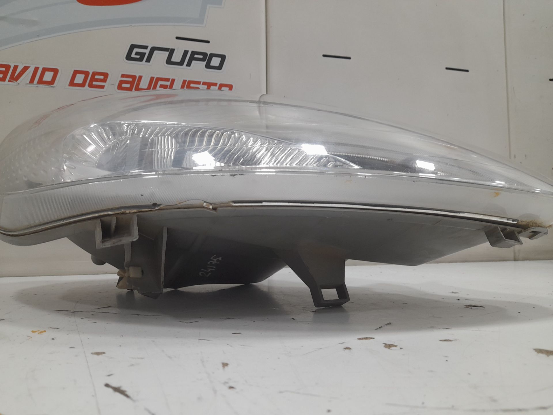 FARO DERECHO RENAULT TRAFIC COMBI (AB 4.01) 6 - plazas (L2H1) acristalado parcial 2,9t   Combi largo