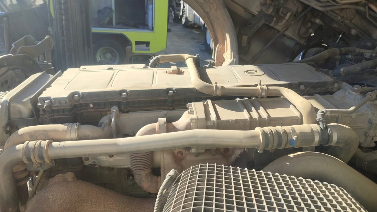 MERCEDES-BENZ ACTROS BM 963.XXX 2-ACHSER 18XX 4x2 Sattelzugmaschine L BigSpace Motor 12,8 Ltr. - 330 kW R6 Diesel (OM 471)