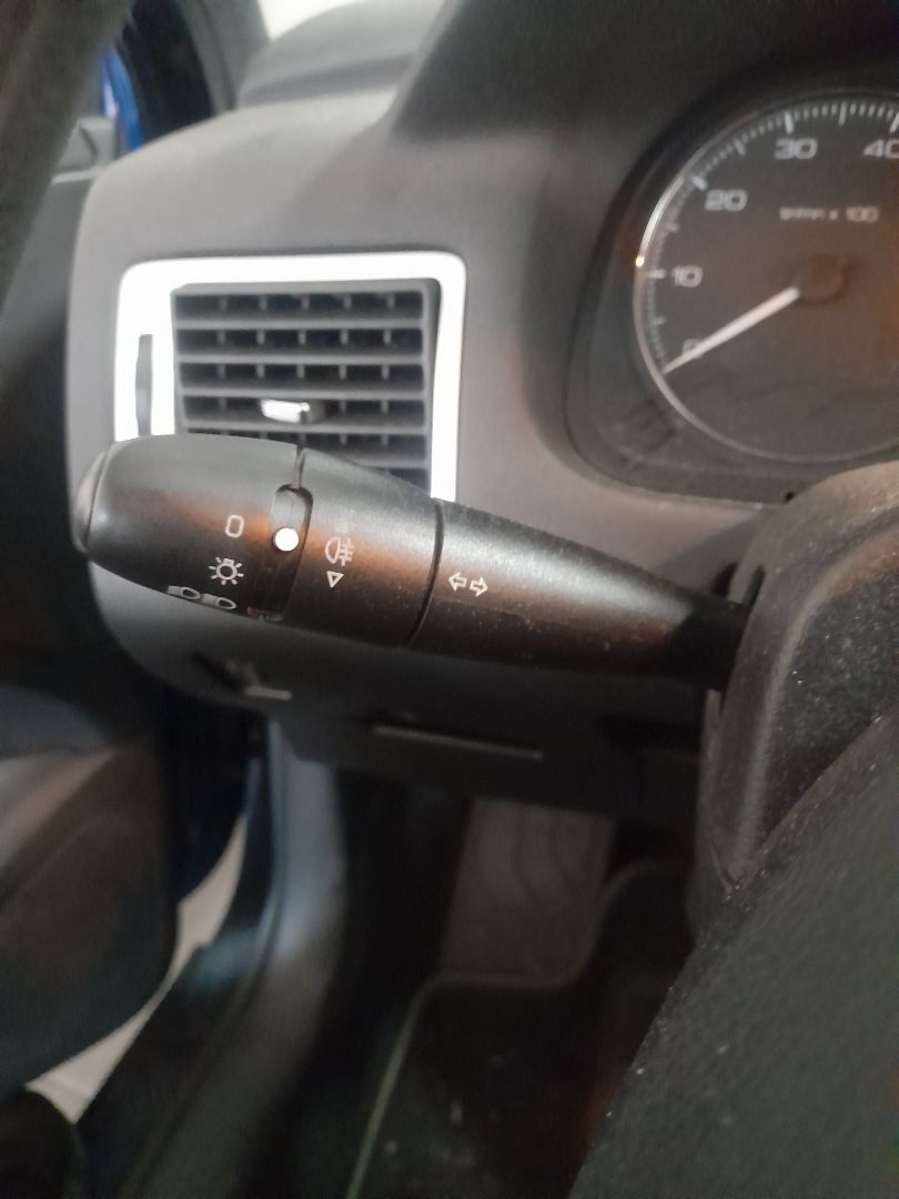 PEUGEOT 307 BERLINA (S2) XS + Motor 1,6 Ltr. - 80 kW 16V CAT